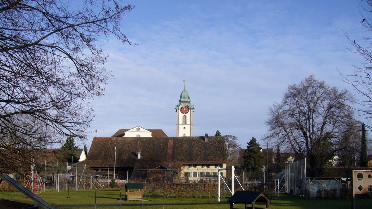Symbolbild zum Thema leben kloten alltag flughafenstadt