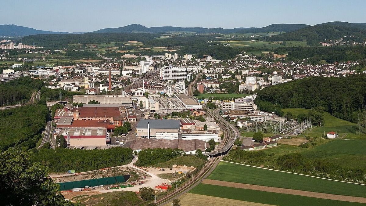 Symbolbild zum Thema leben pratteln zwischen industrie natur