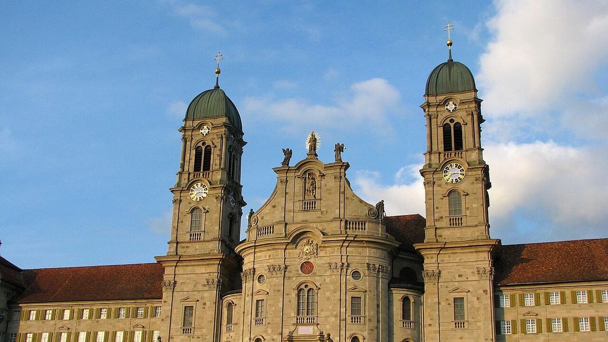 Symbolbild zum Thema leben einsiedeln alltag beruehmten klosterdorf