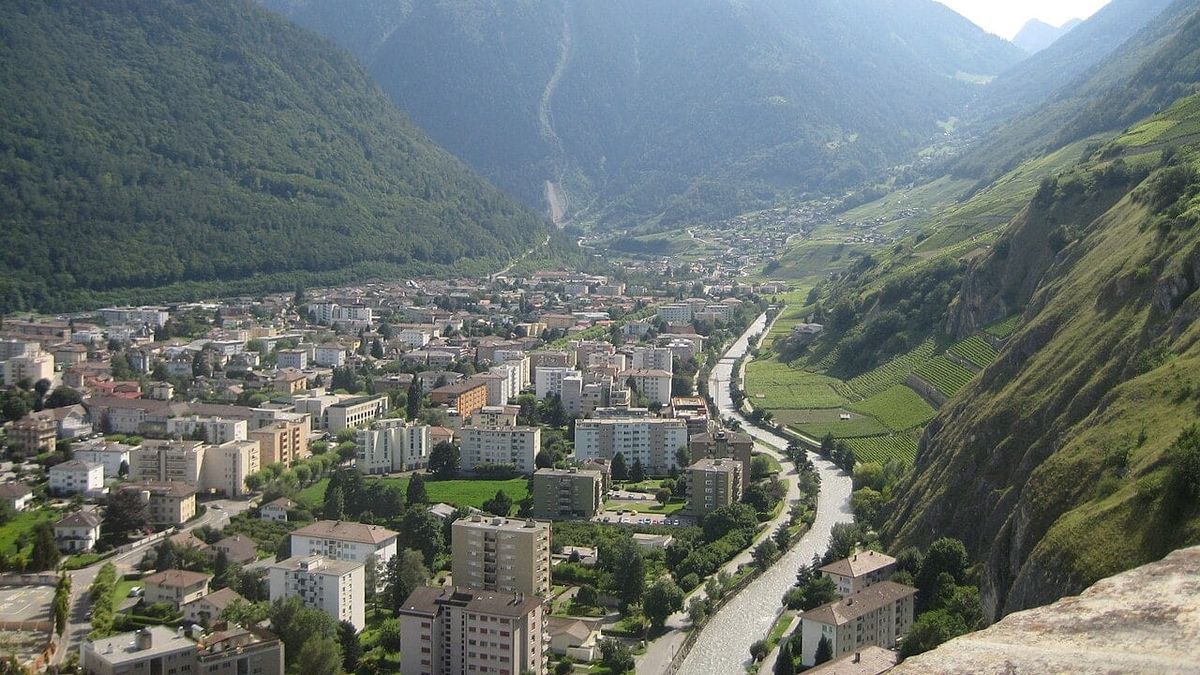 Symbolbild zum Thema leben martigny zwischen weinbergen alpen