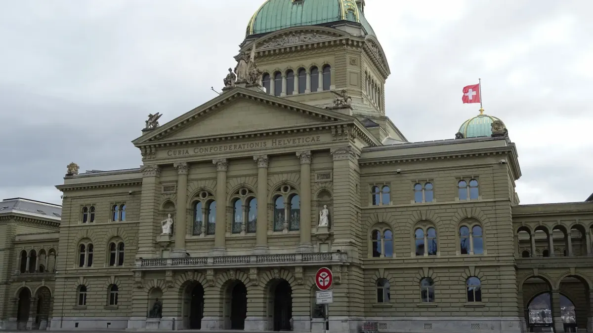 Symbolbild des Bundeshauses in Bern zur Hochrechnung des Bundeshaushalts 2026