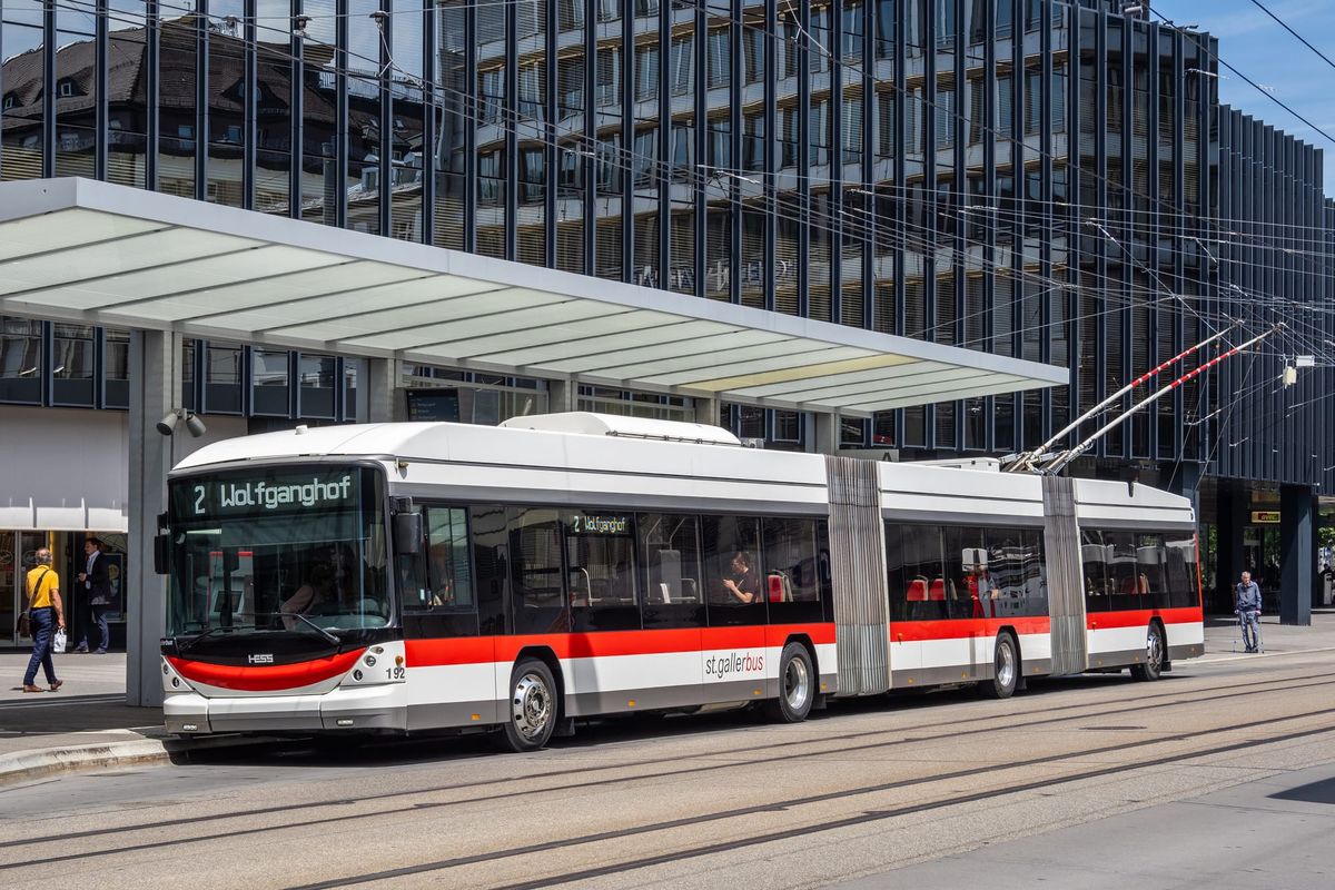 Trolleybus der VBSG am Bahnhof St. Gallen. Symbolbild zum öffentlichen Verkehr, aufgenommen im Juni 2026.