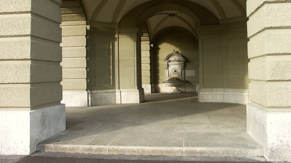 Symbolbild zum Thema immer mehr menschen system hinterfragen