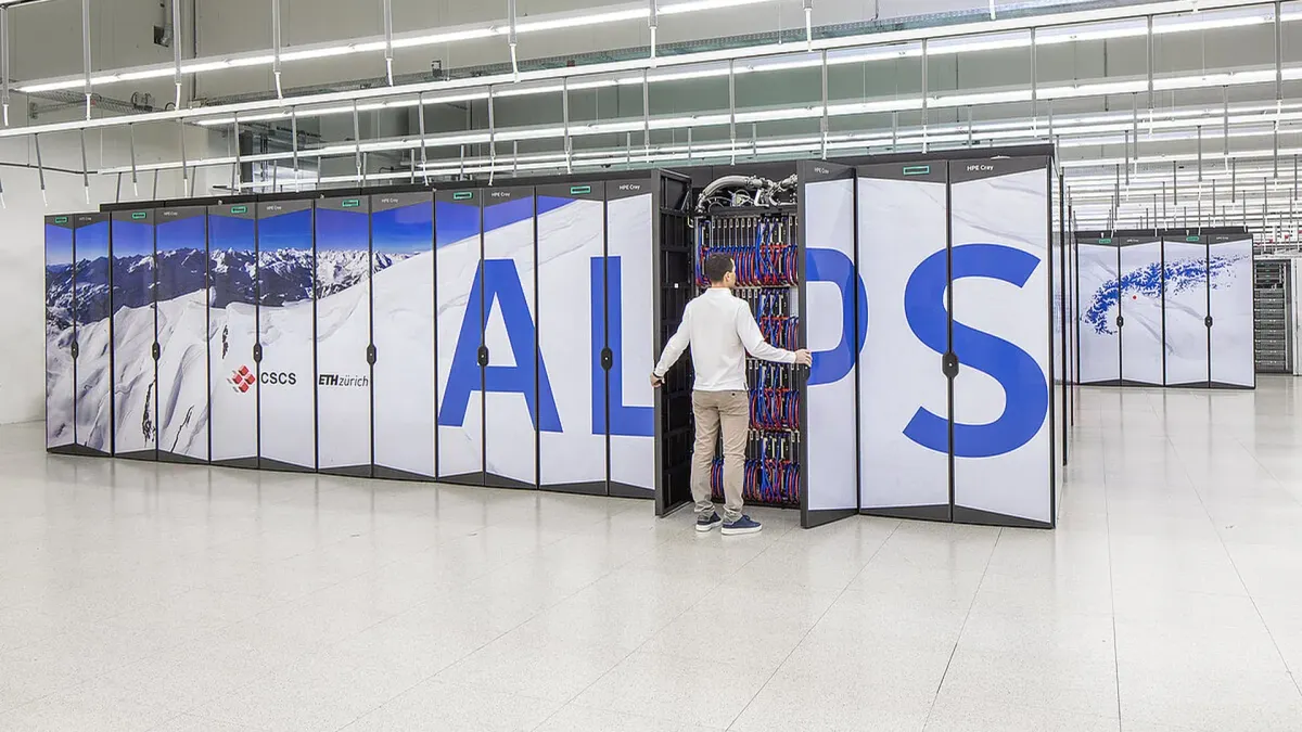 Schrankreihe des Alps-Supercomputers im Schweizer Rechenzentrum CSCS