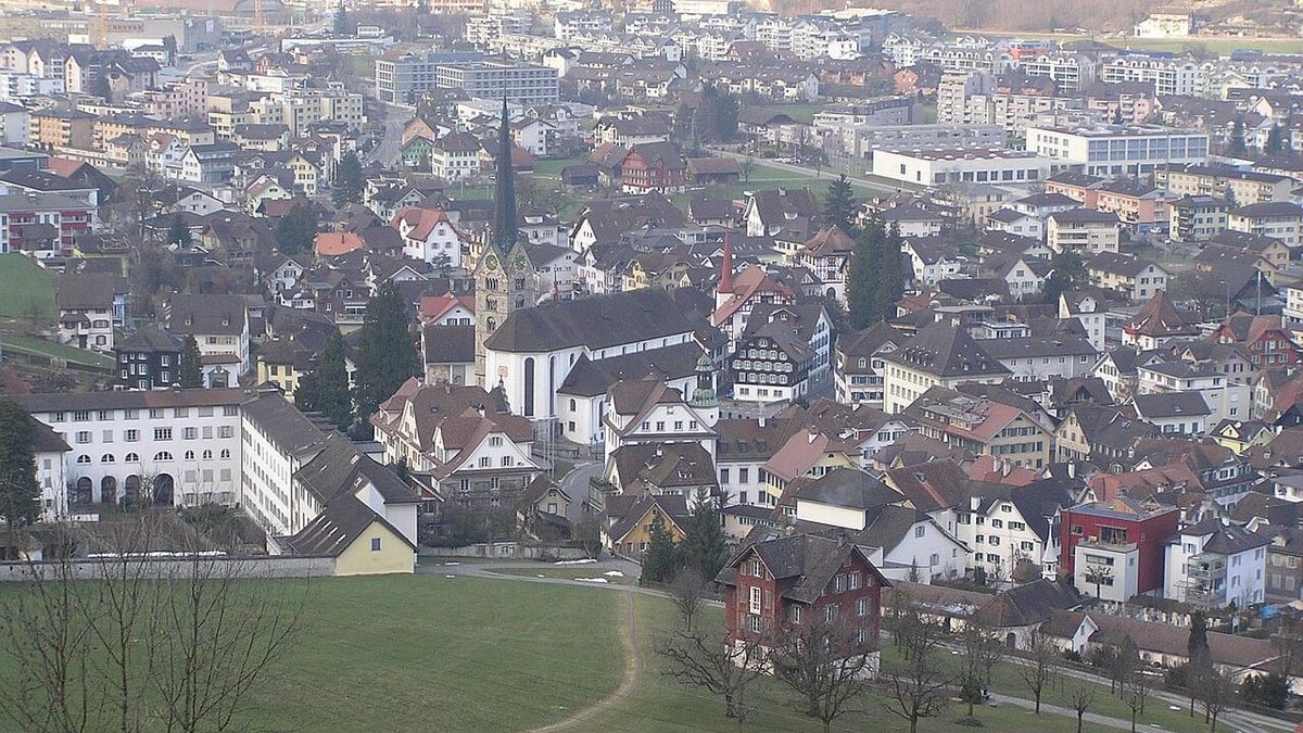 Symbolbild zum Thema leben stans wohnen zwischen bergen