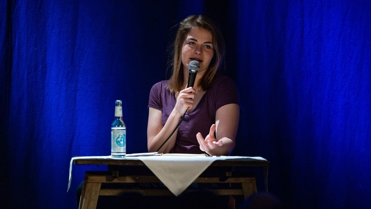 Hazel Brugger bei einem Auftritt im April 2018. Archivbild.