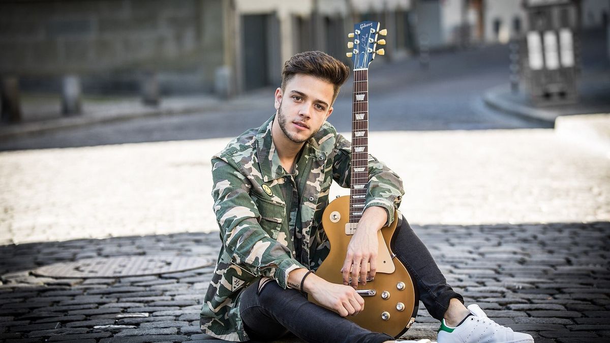 Luca Hänni mit Gitarre, 2017. Archivbild.
