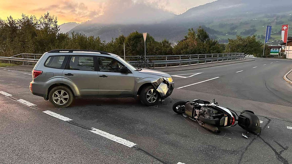 Steinen: Motorradfahrerin nach Kollision mit Auto erheblich verletzt