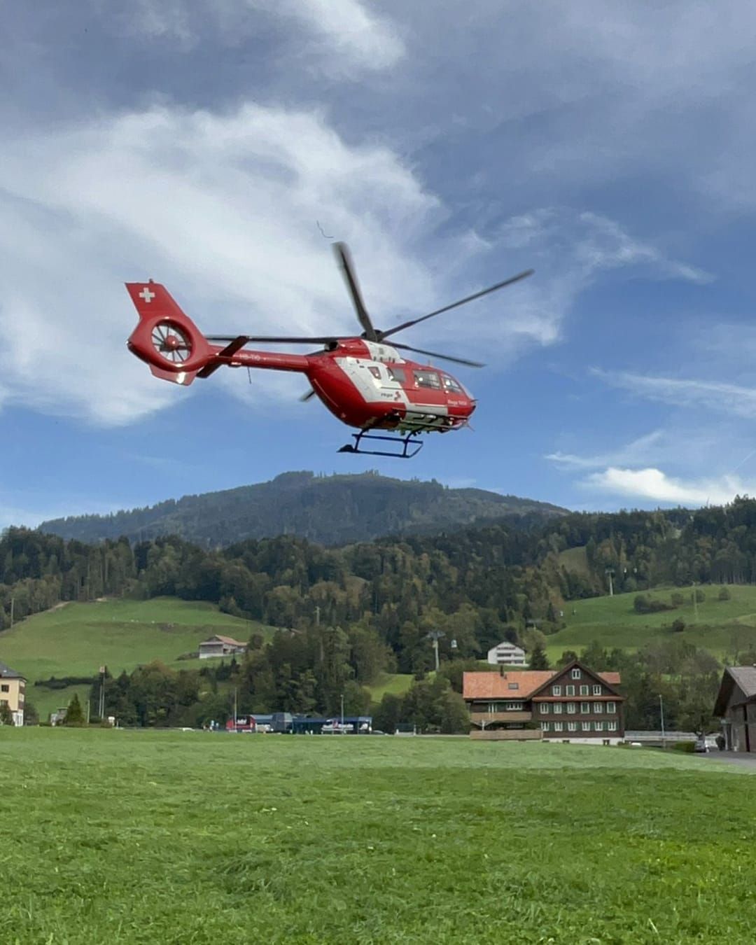 Sattel: Mofafahrer nach Kollision mit Traktor erheblich verletzt