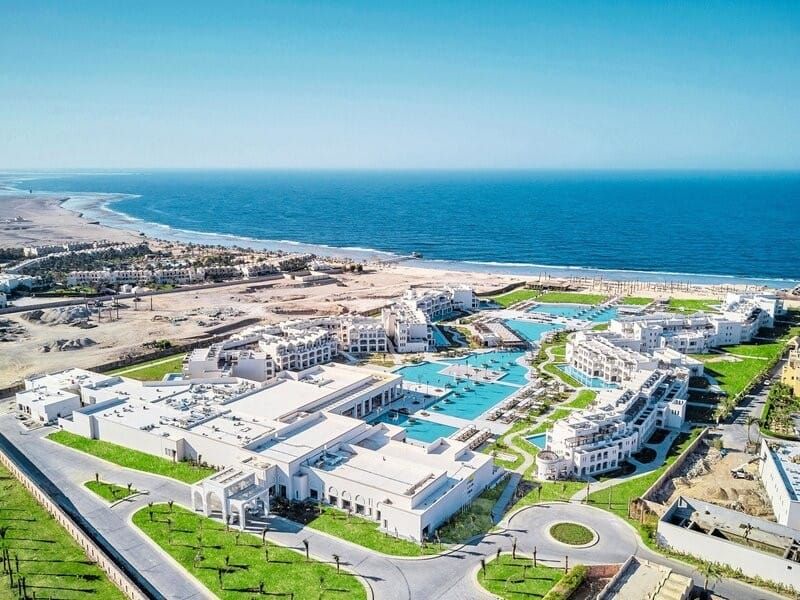 Luftaufnahme des Steigenberger Resort Alaya am Roten Meer