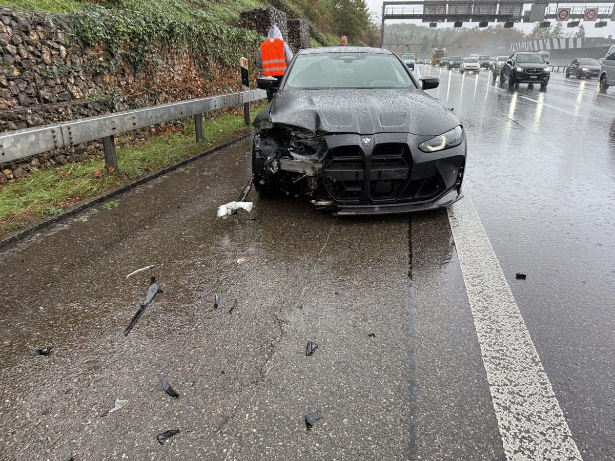 Demolierter Unfallwagen.
