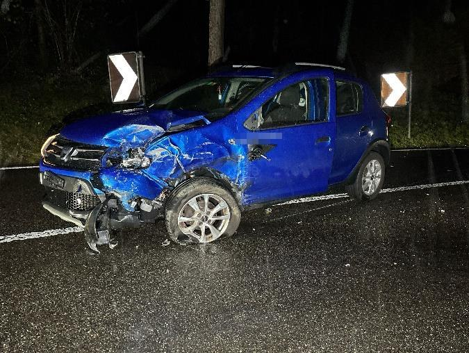 Foto aus dem Originaldokument: Balsthal: Bei Überholvorgang mit entgegenkommenden Auto kollidiert – mutmassliche Unfallverursacherin mittelschwer verletzt