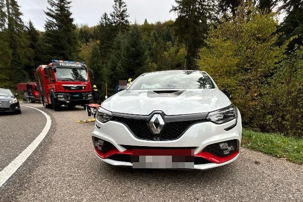 Foto aus dem Originaldokument: Himmelried: Seitliche Kollision zwischen zwei Autos führt zu Folgeunfall – Grellingerstrasse während sechs Stunden gesperrt (Zeugenaufruf)