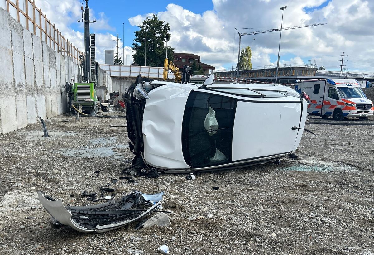 Busswil: Nach Kollision in Baugrube gestürzt