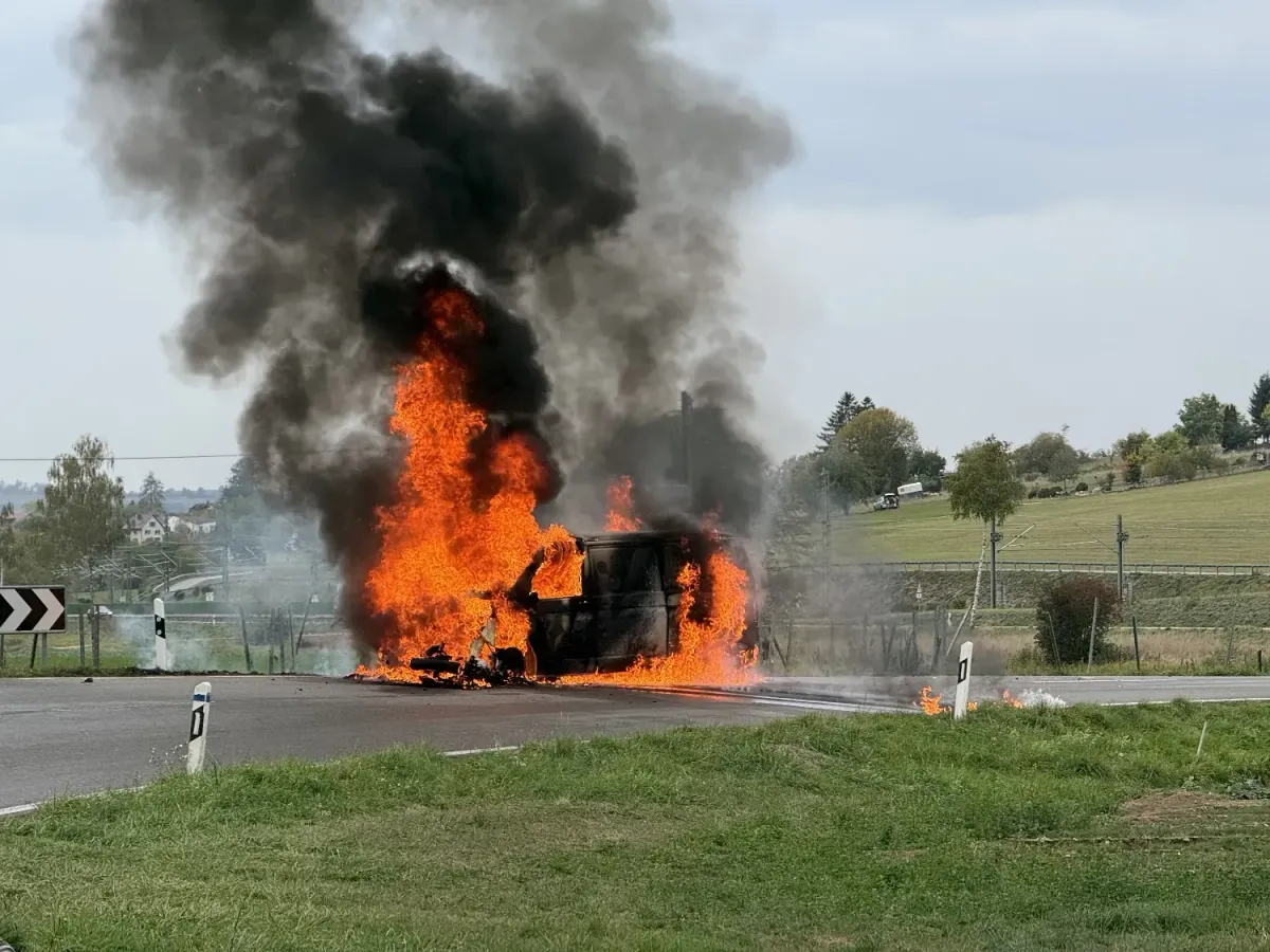Neunkirch: Verkehrsunfall mit Brandfolge