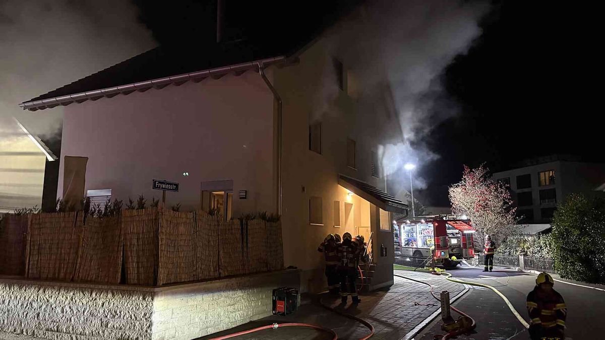 Siebnen: Zimmerbrand in Wohnhaus