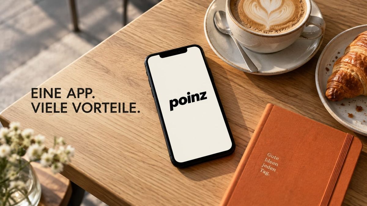 Symbolbild zur poinz App: Smartphone neben Kaffee und Croissant.