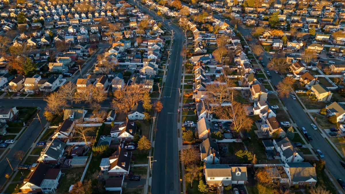 DePIN: How to Own the Digital Infrastructure of Your Neighborhood