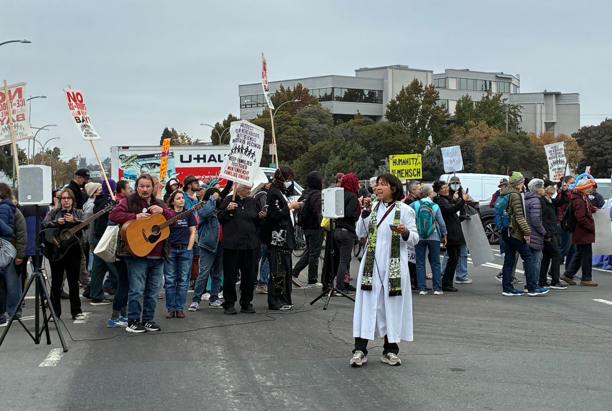 La Red de Respuesta Rápida del Norte de la Bahía se prepara contra la llegada de agentes federales