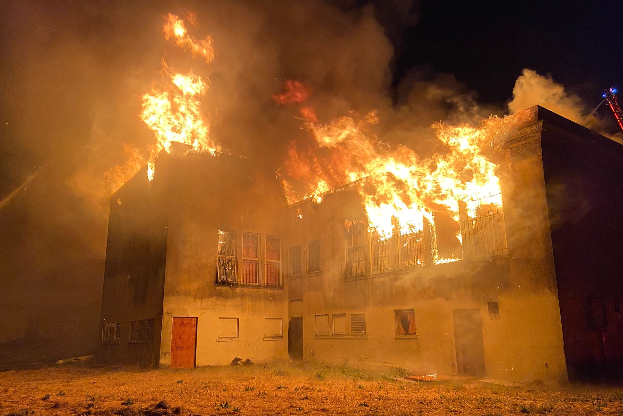 Early morning blaze destroys long-shuttered Vallejo school