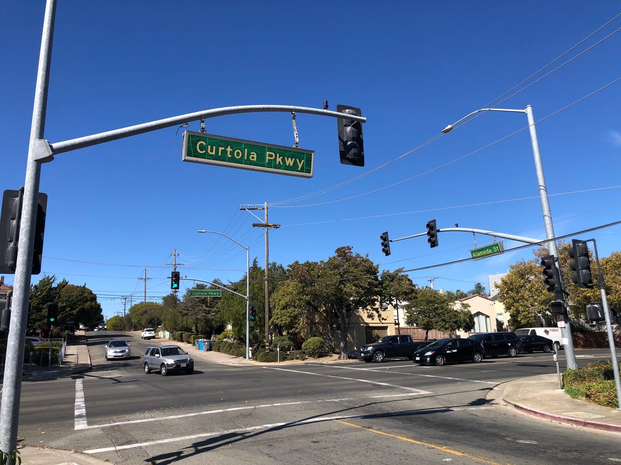 Vallejo police officer crashes into vehicle while en route to sideshow