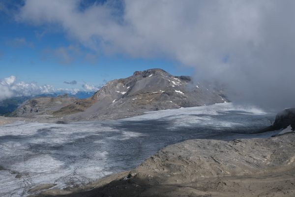 Plaine Morte to Les Violettes Hike