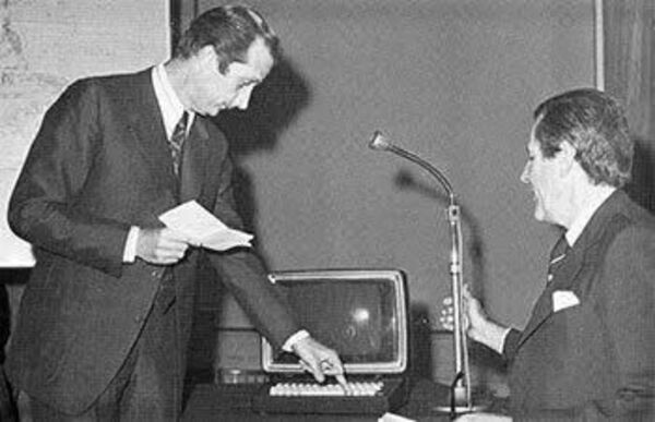 El invento de SWIFT y las sanciones financieras a Rusia