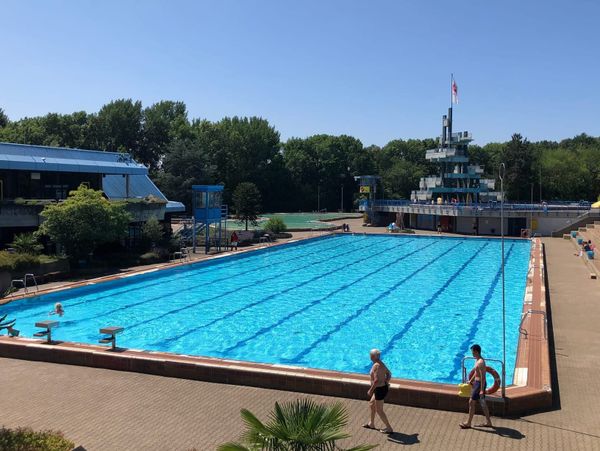 Freibad, Spaß und Polizeieinsätze