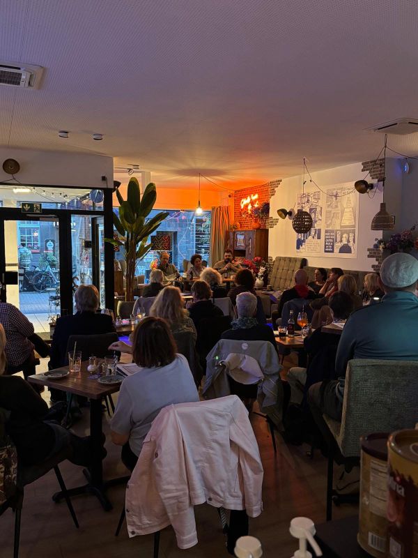 🎙️Comedy, Reden mit Regeln und Erdgas