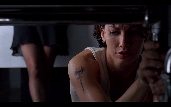 Screenshot of the scene just described, which really is outrageously hot and I'm not even into women.