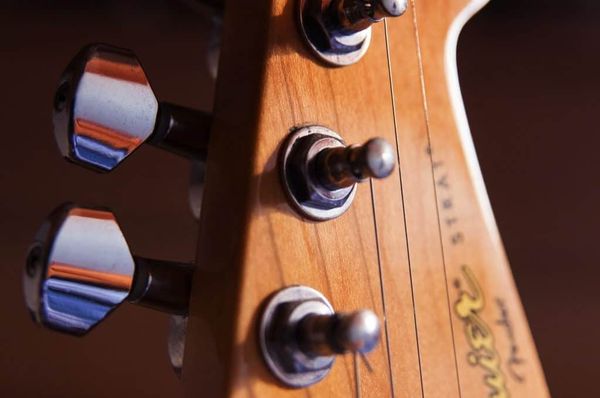 The Benefits Of Playing Squier Classic Based Vibe Guitar
