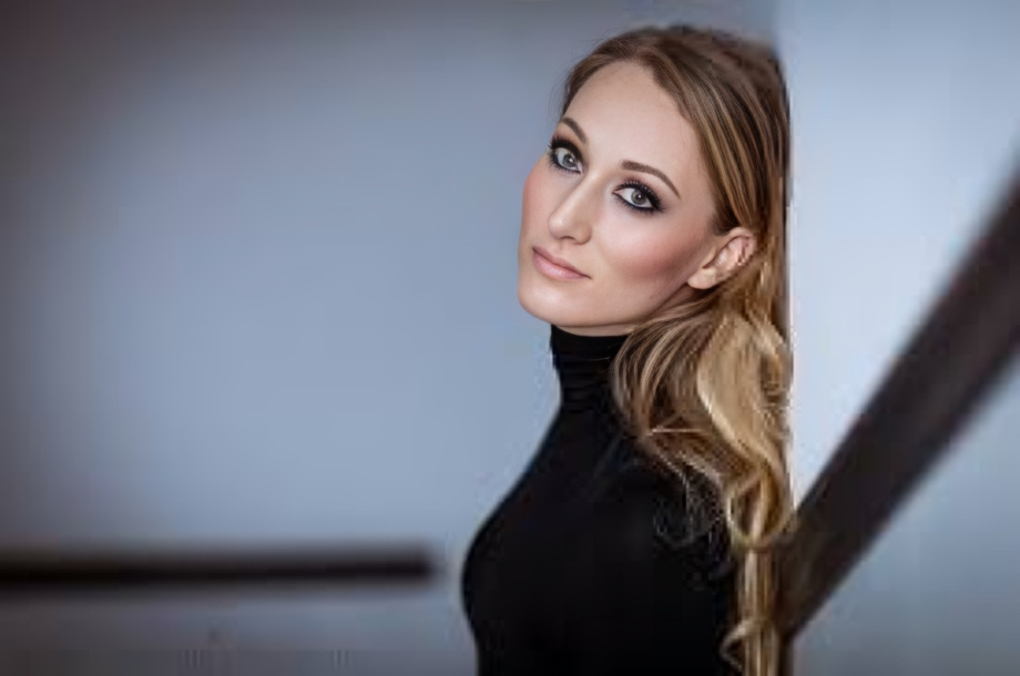 Monique Bredow