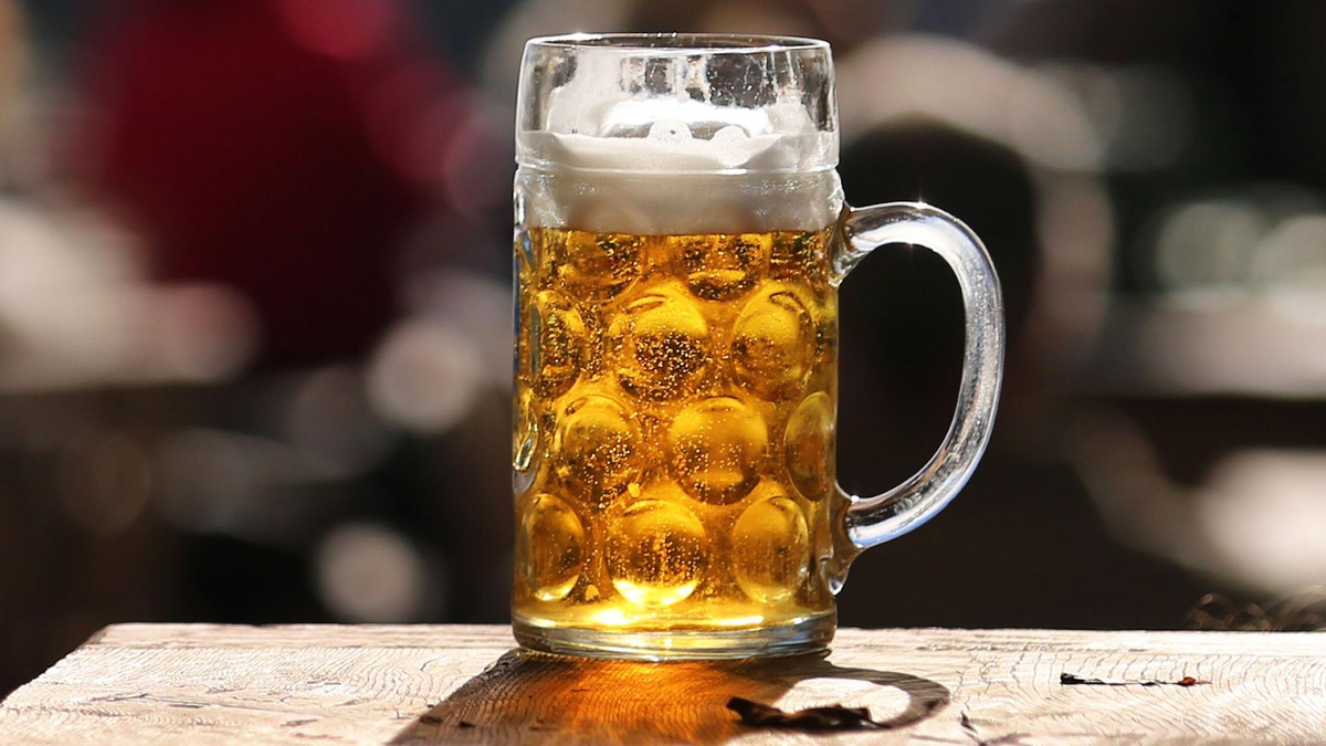 Warum Bier eine beliebte Wahl bei Festen und Feiern ist