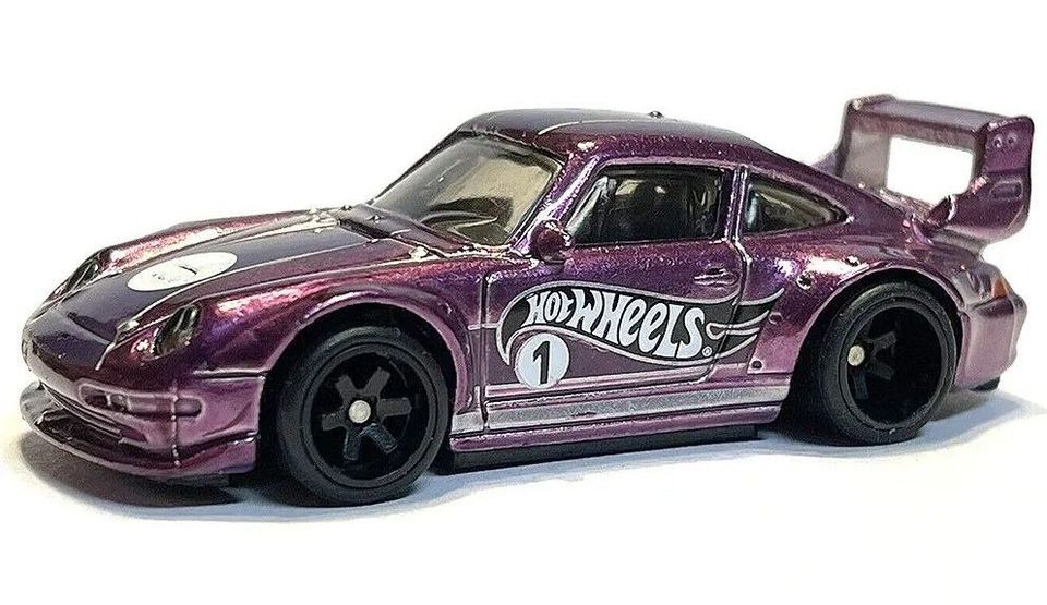 Porsche 993 GT2 and Custom '93 Nissan Hardbody (D21)