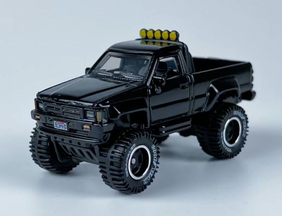 2023 Replica Entertainment - Mix N - Loose Pics