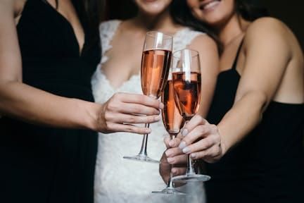 5 Tips to Write a Memorable Maid of Honour or Best Man Wedding Speech - Funny Examples Included!