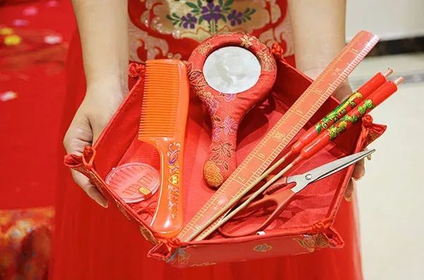 The Importance of Hair Combing Ceremony For Your Singapore Wedding