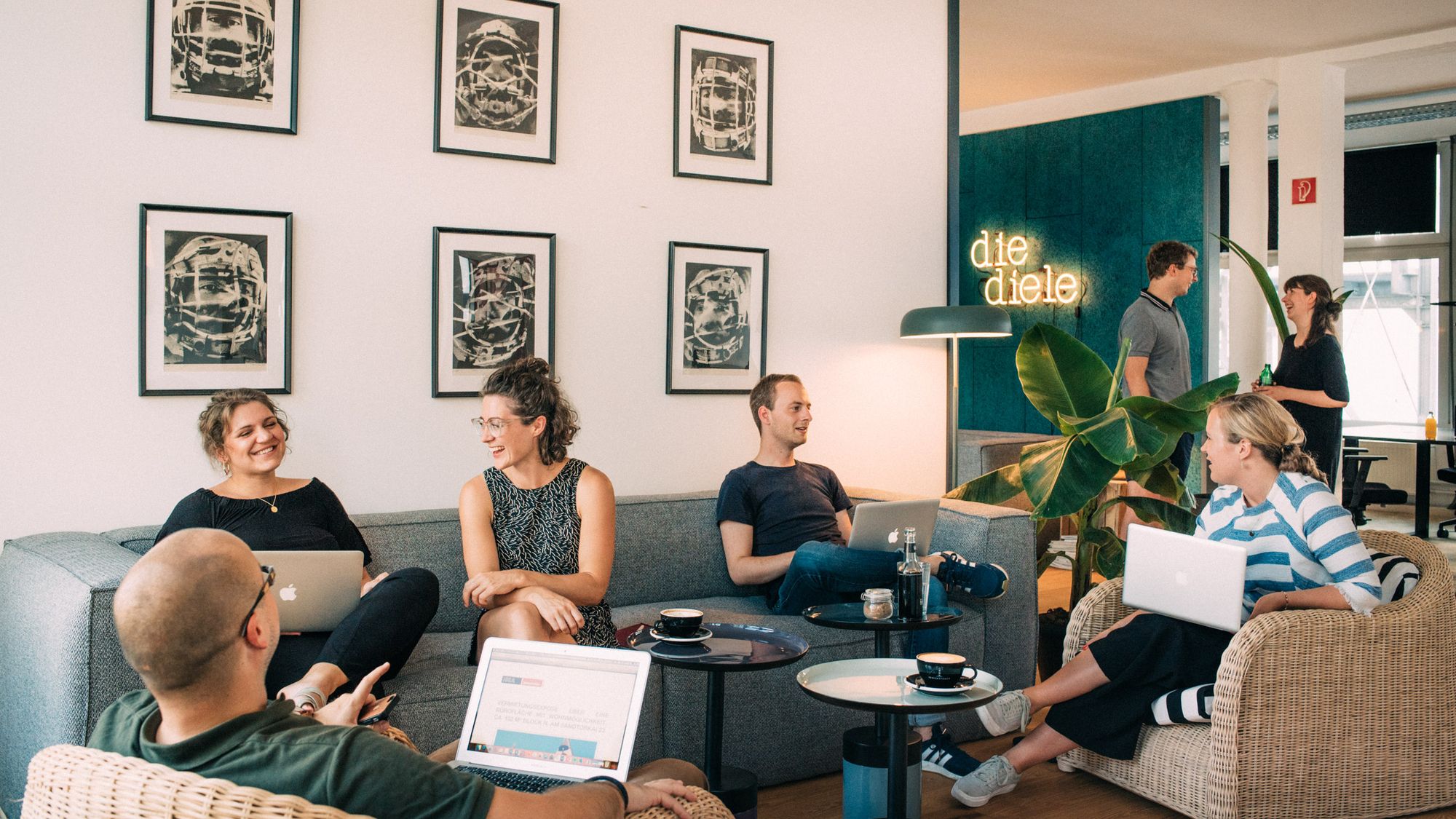 People inside the coworking space DIE DIELE having fun and working