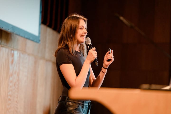 Selina Schröter from werkhain at #zukunftcoworking2025.