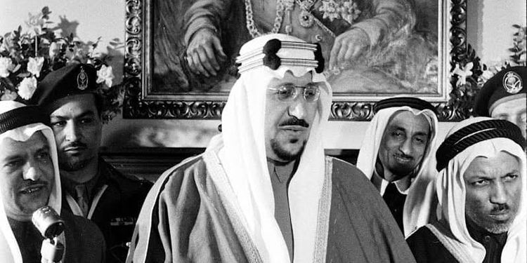 ما وراء السيف : المجلد الثاني- الملك سعود : جسر بين التقاليد والدبلوماسية