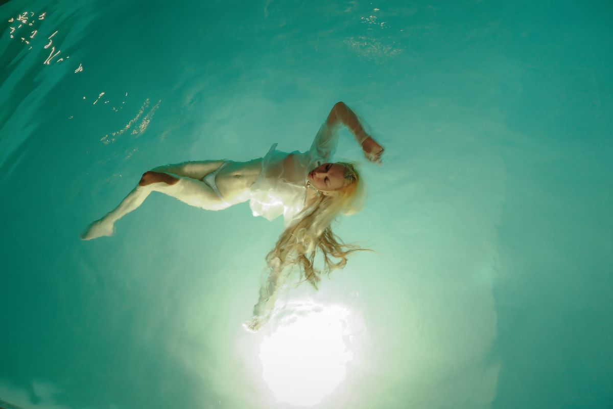 Gracie Brackstone is Documenting Life & Building Community Post feature image