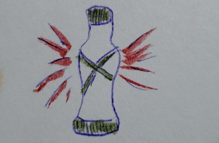 Alguna botella o linterna. A bottle or lantern.