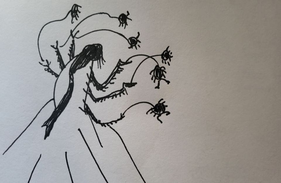 una mujer con brazos de araña y una trenza larga. lanza arañas pequeñas. a woman with spider arms and a long braid. she throws small spid
