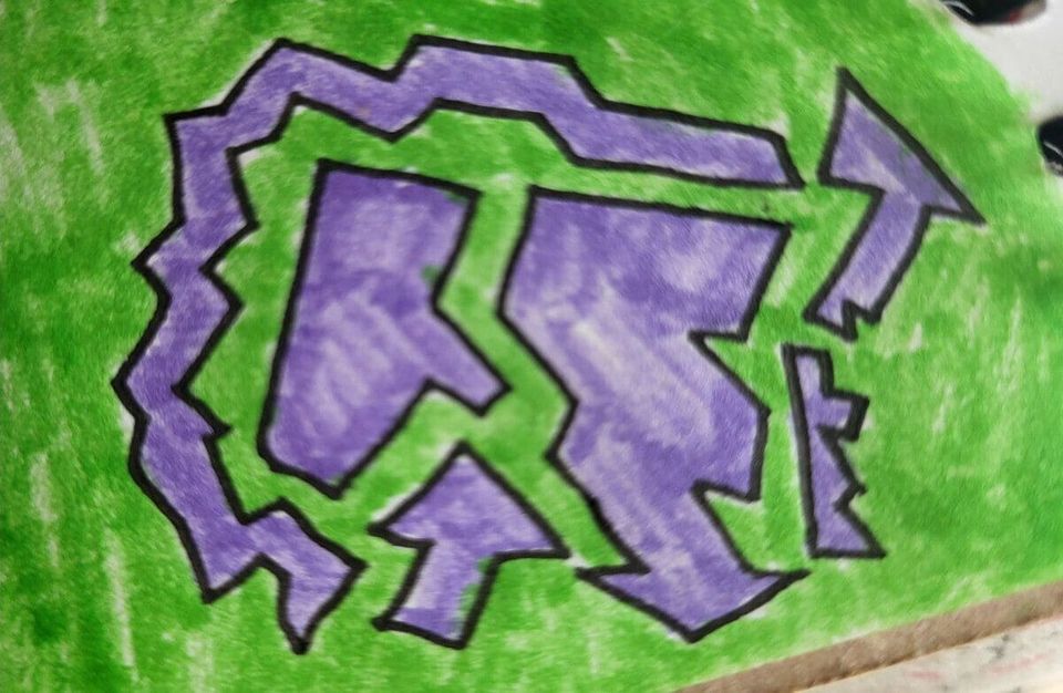 fragmento violeta en verde. purple fragment on green.