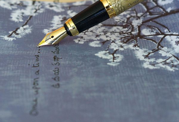 Alpha male monkey triumphs over Nani mama