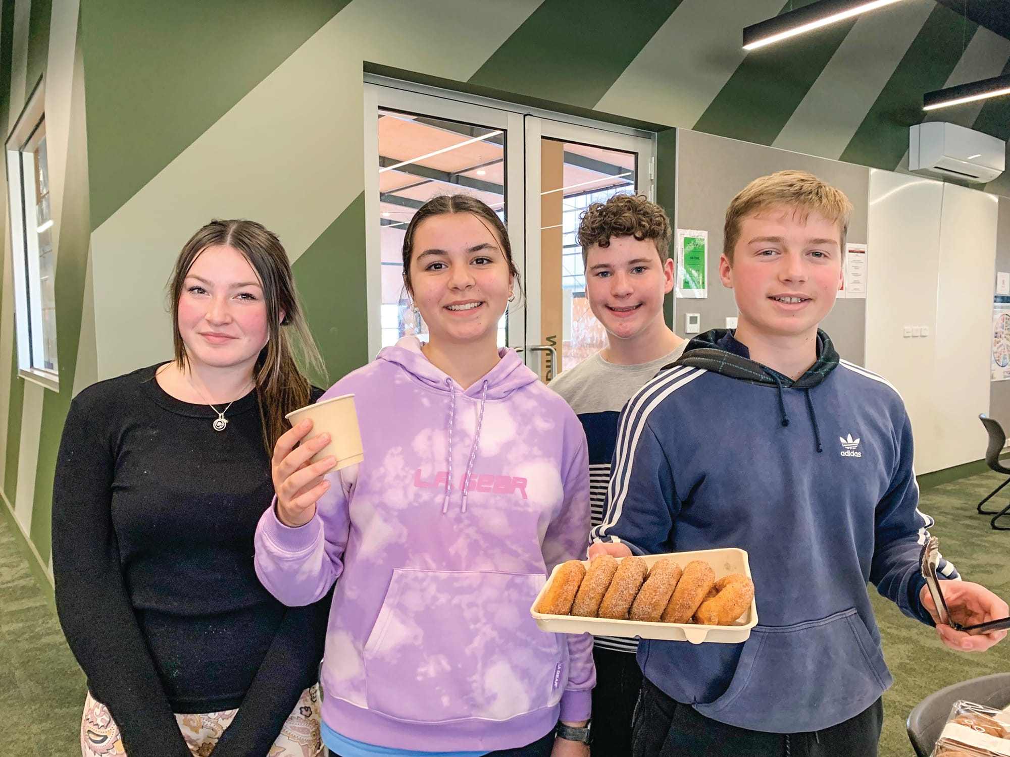 Kids helping migrants