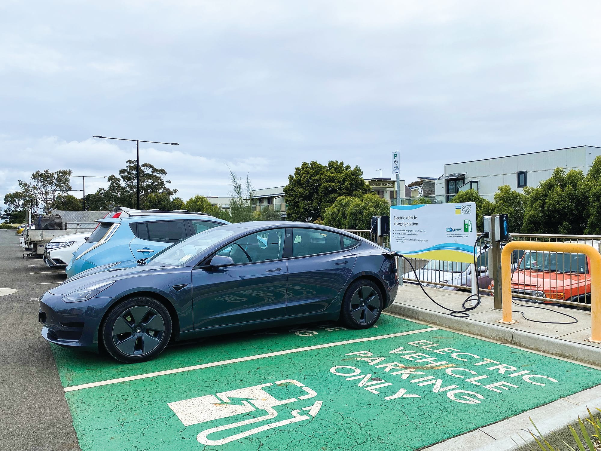 Hey charger! Cowes EV chargers out of order