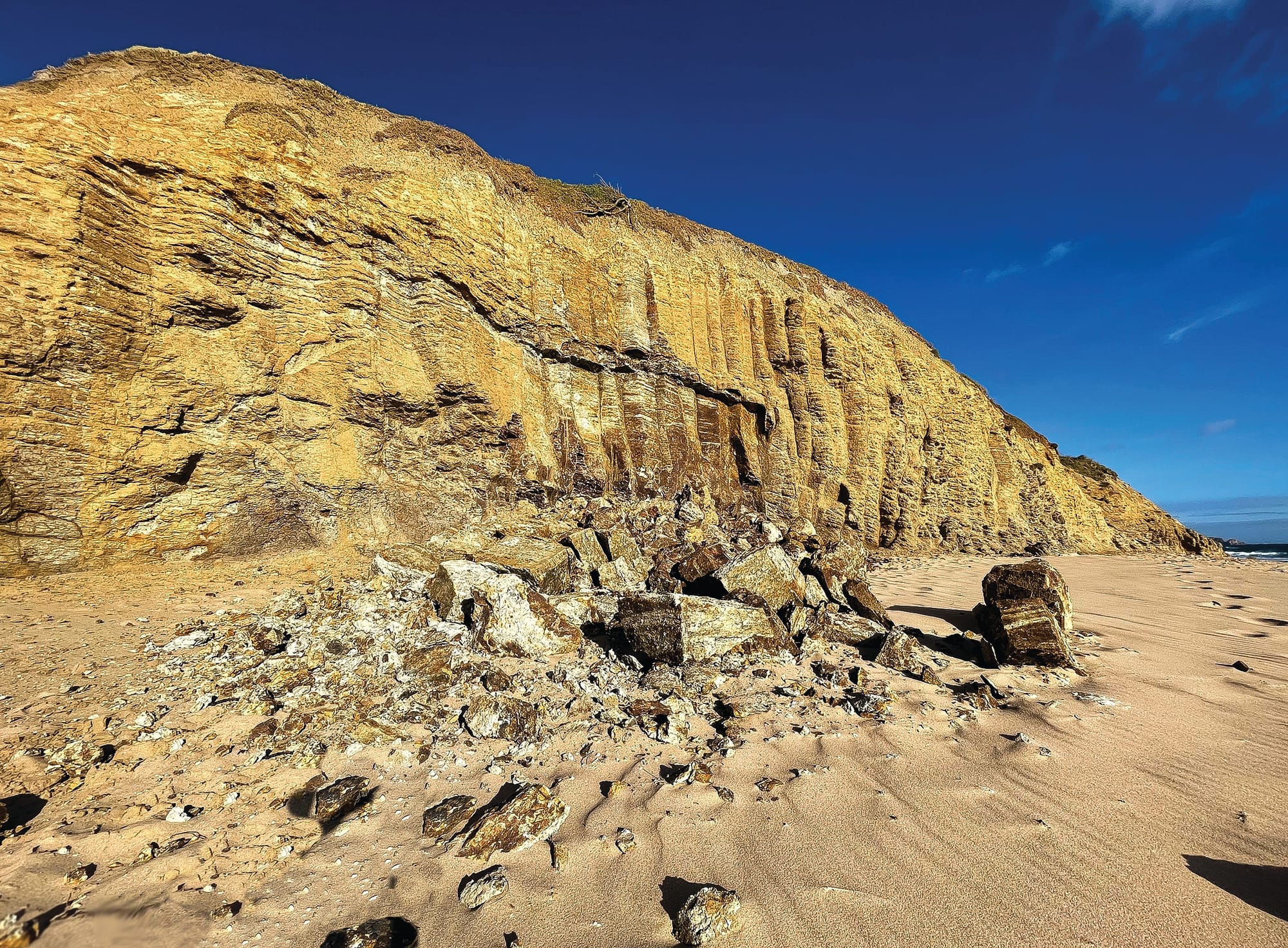 Colonnades collapse