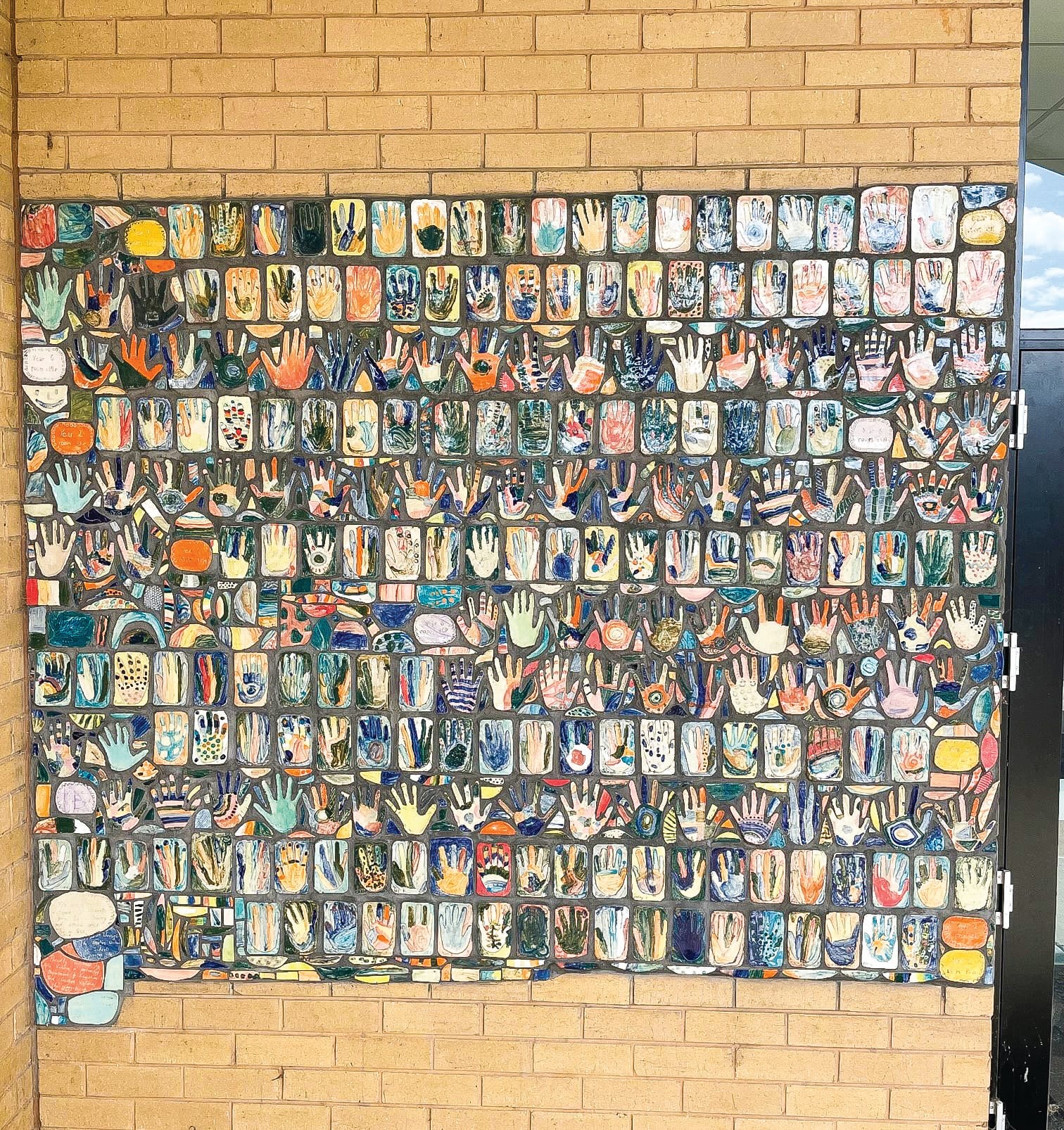 Cowes Primary gets a hand