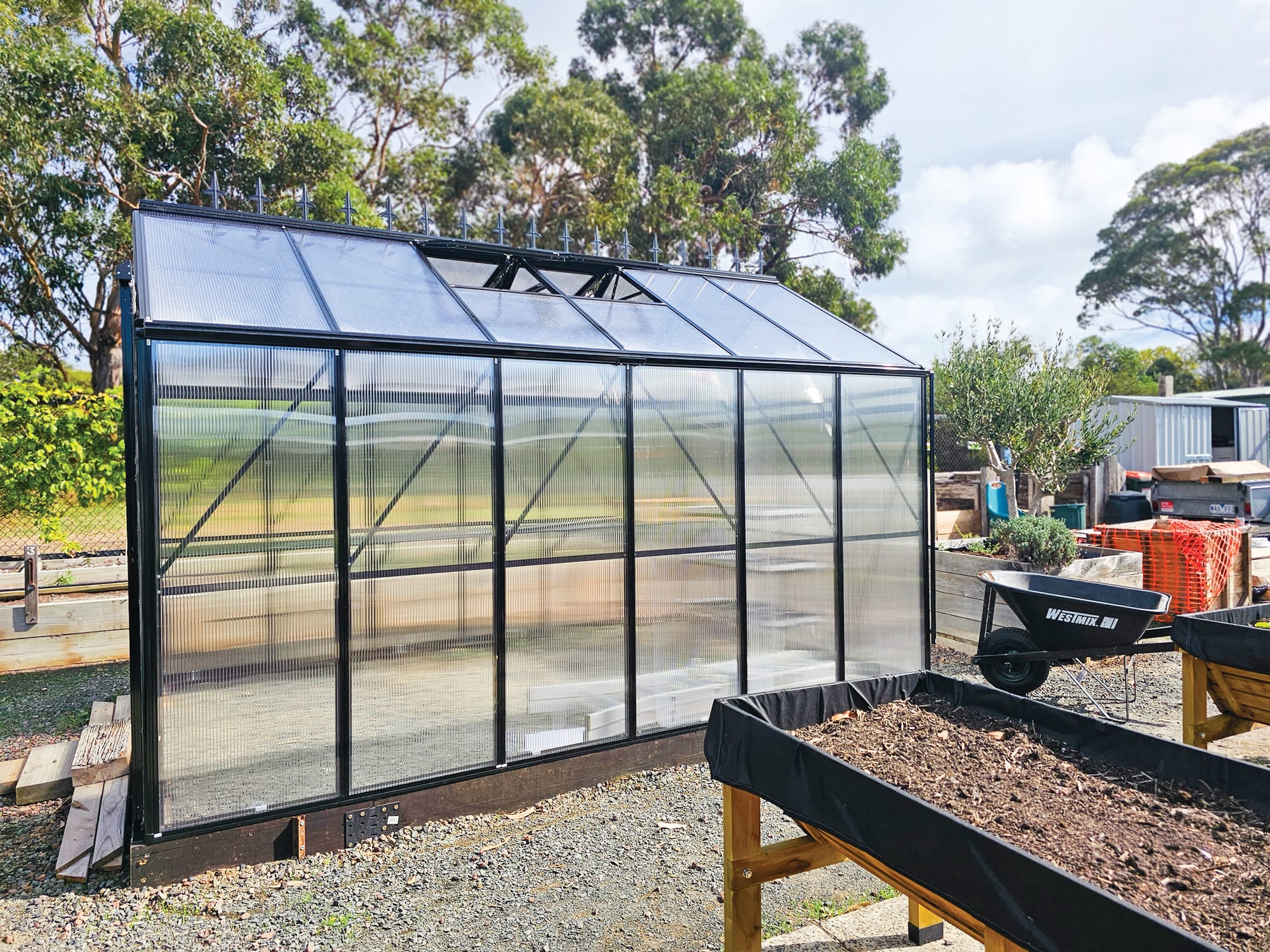 Glasshouse supports food security
